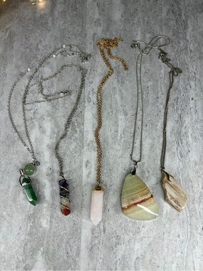Lot Of 5 Necklaces Crystals Stones Dainty Gold Tone Silver Tone Jewelry Set